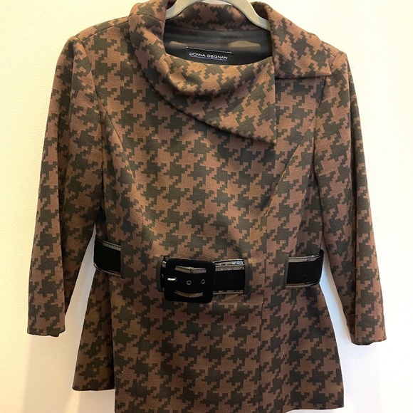 Stunning and sophisticated Donna Degman top - Picture 2 of 5